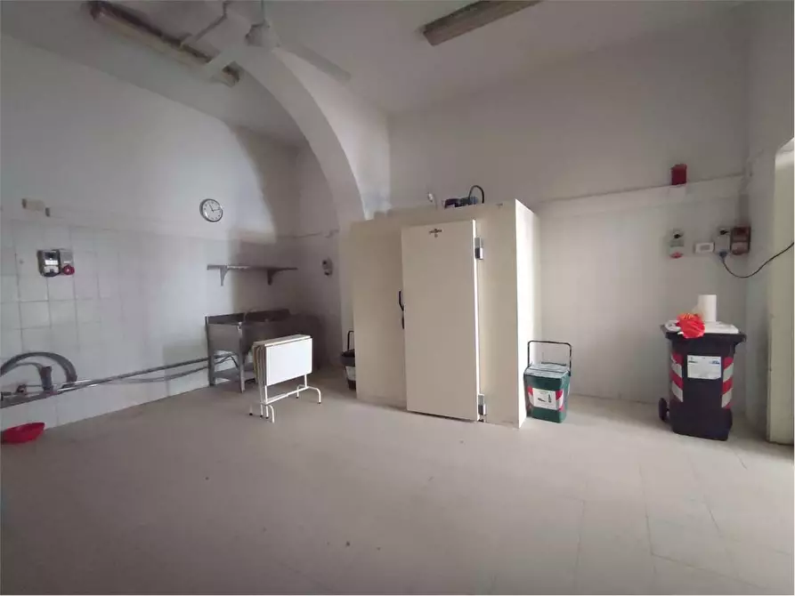 Immagine 8 di Negozio in vendita  in Via provinciale pisana 97 a Livorno