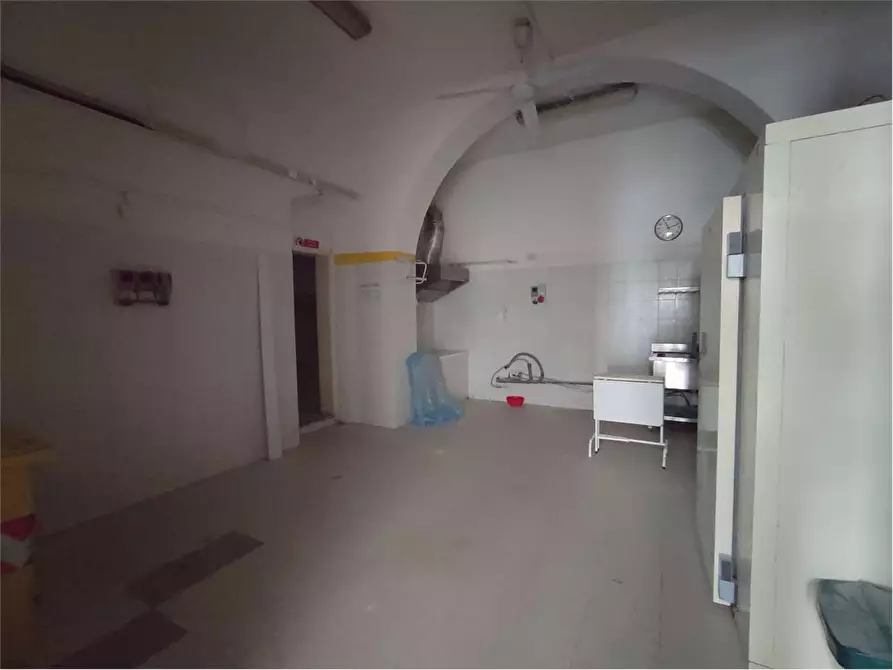 Immagine 9 di Negozio in vendita  in Via provinciale pisana 97 a Livorno