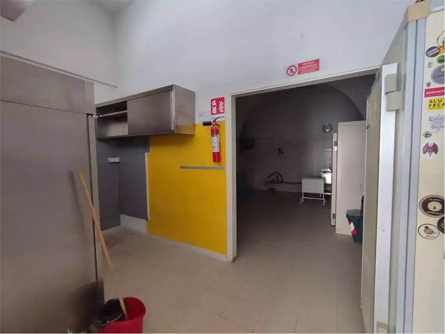 Immagine 11 di Negozio in vendita  in Via provinciale pisana 97 a Livorno