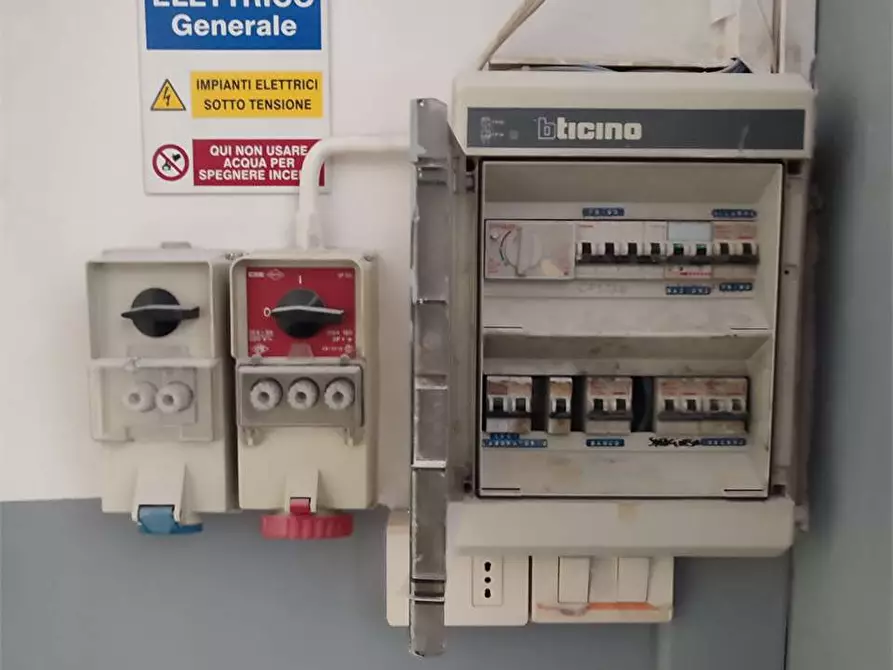 Immagine 13 di Negozio in vendita  in Via provinciale pisana 97 a Livorno