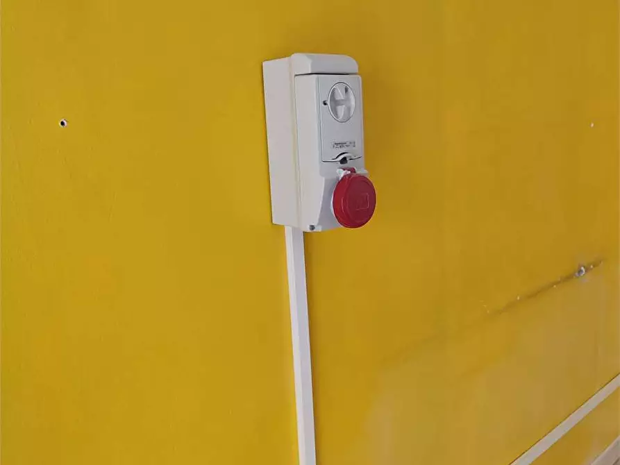 Immagine 14 di Negozio in vendita  in Via provinciale pisana 97 a Livorno