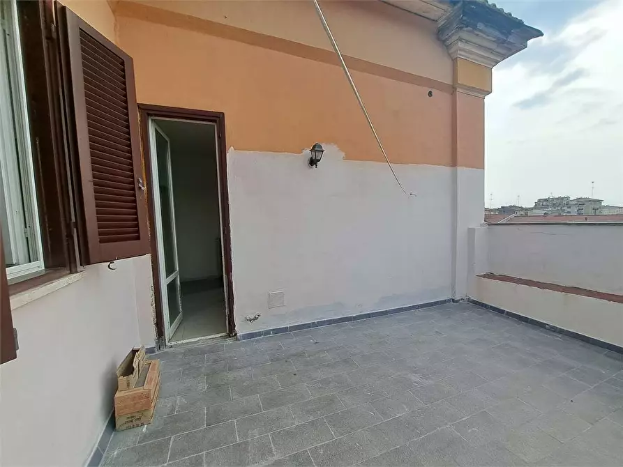 Immagine 8 di Appartamento in vendita  in via mentana a Livorno