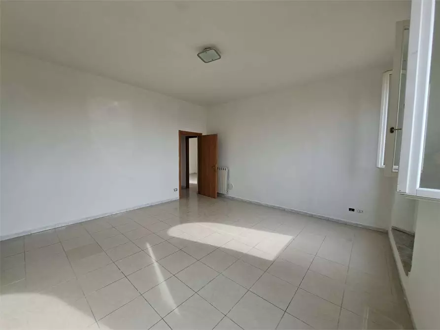 Immagine 4 di Appartamento in vendita  in via mentana a Livorno