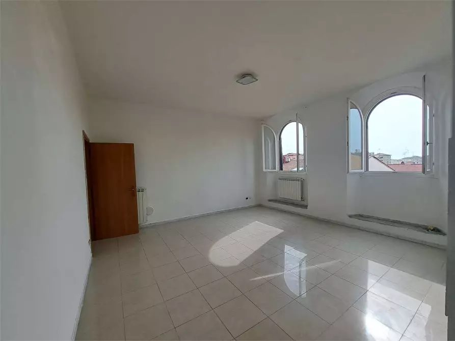 Immagine 5 di Appartamento in vendita  in via mentana a Livorno