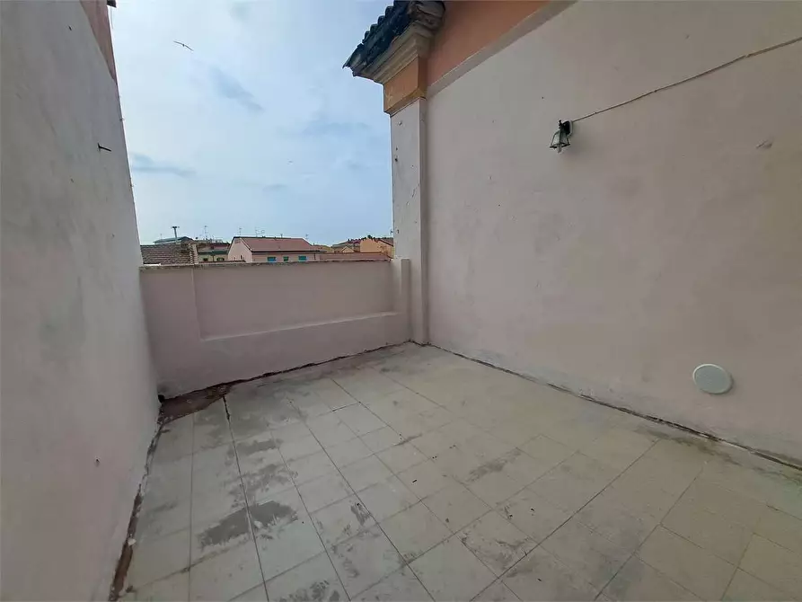 Immagine 13 di Appartamento in vendita  in via mentana a Livorno
