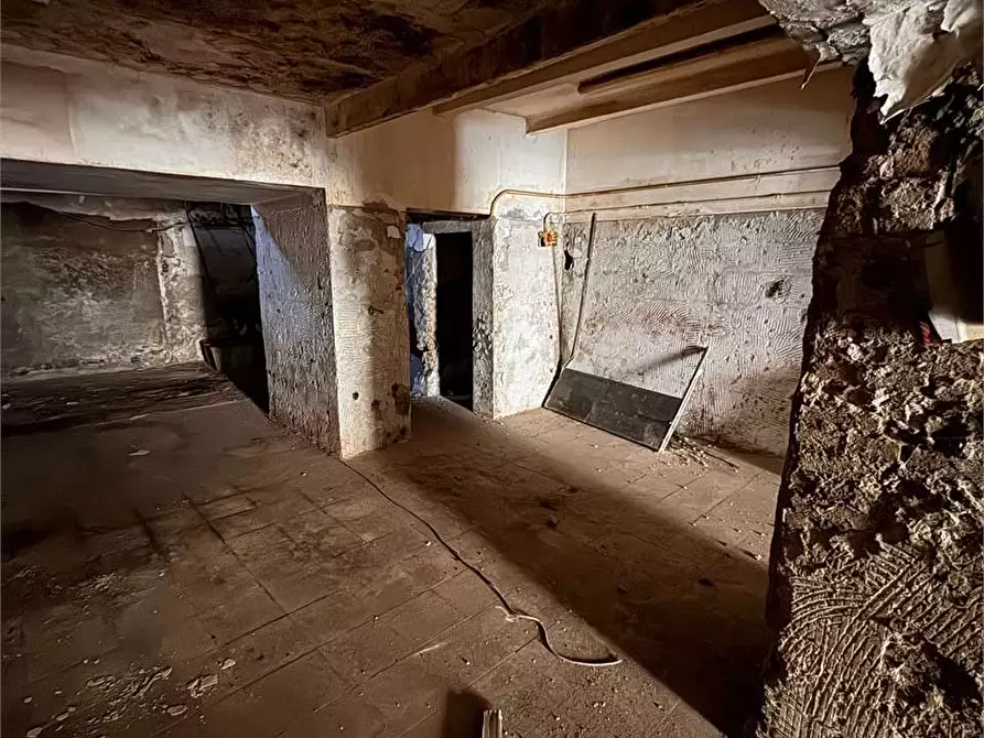 Immagine 2 di Negozio in vendita  in Via Mentana  a Livorno