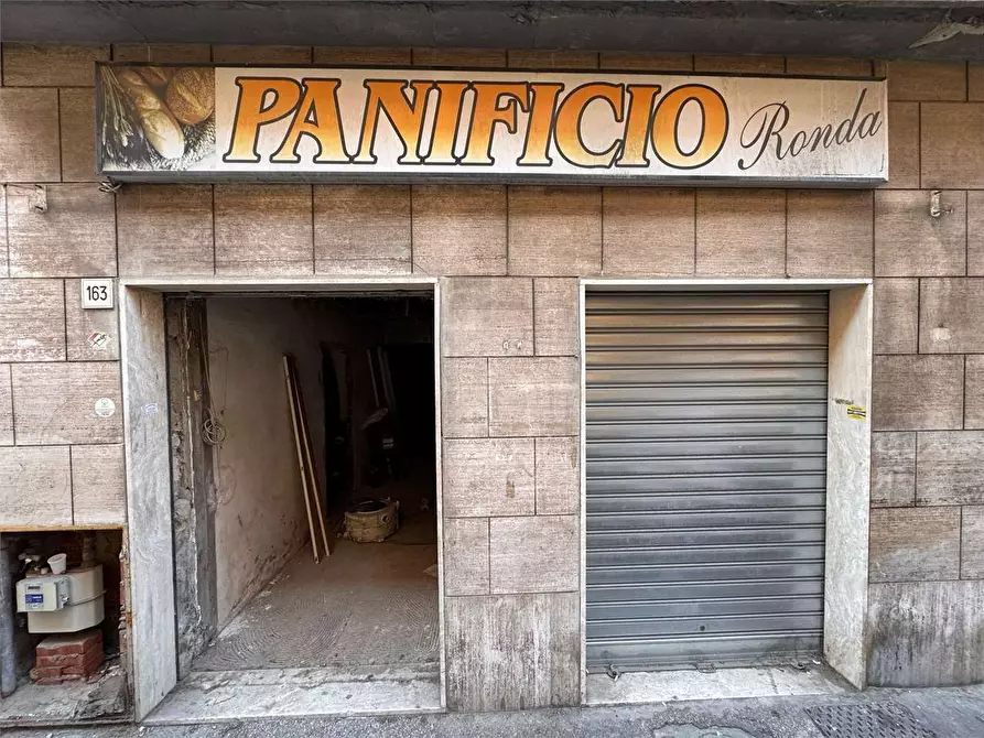 Immagine 5 di Negozio in vendita  in Via Mentana  a Livorno