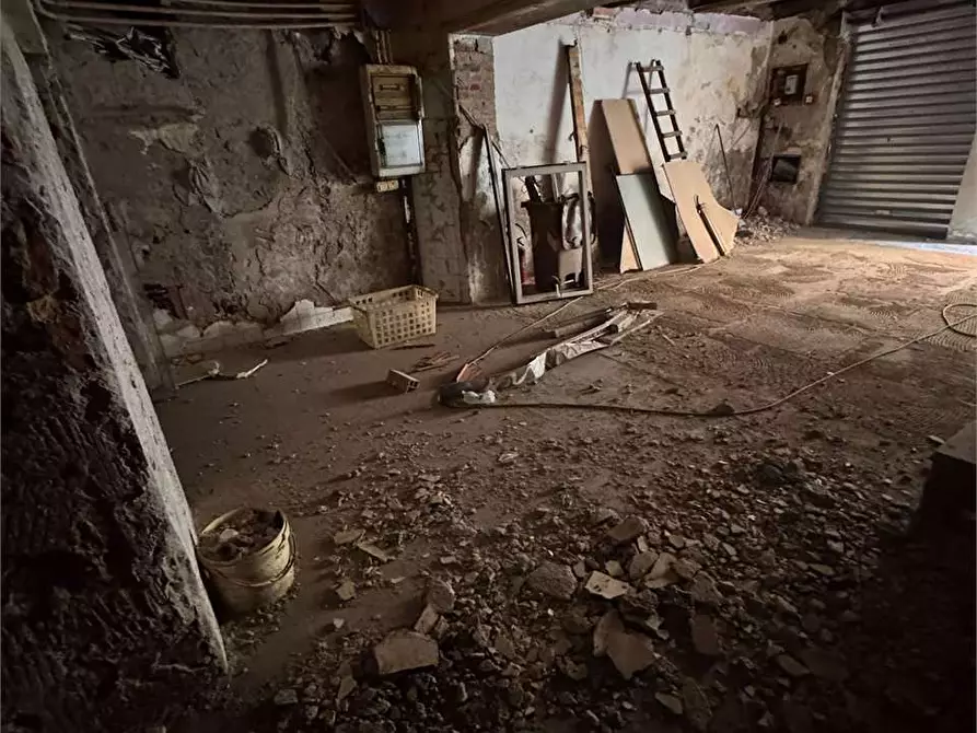 Immagine 6 di Negozio in vendita  in Via Mentana  a Livorno