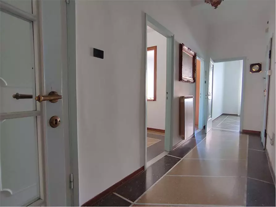 Immagine 12 di Appartamento in vendita  in Viale italia  5 a Livorno