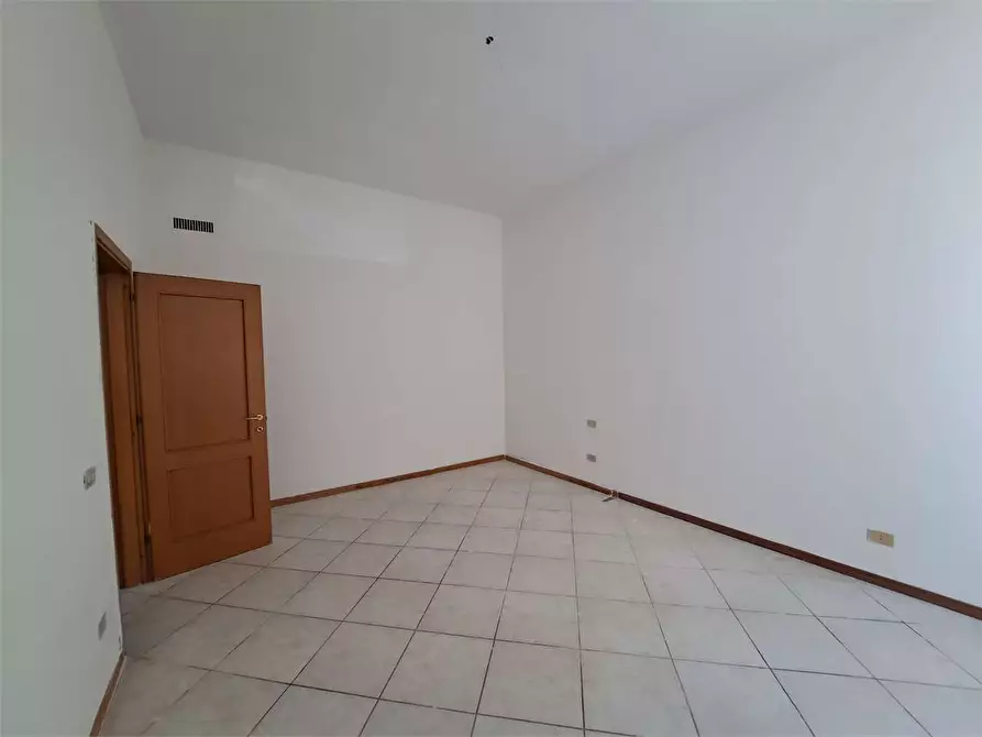 Immagine 3 di Appartamento in vendita  in via dei Mulini a Livorno