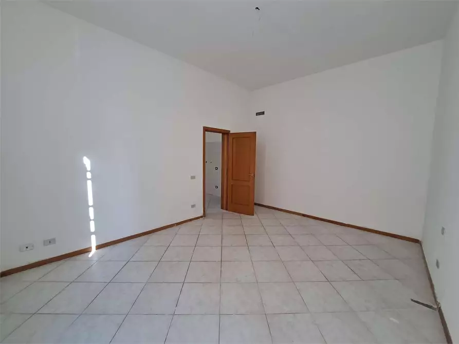 Immagine 4 di Appartamento in vendita  in via dei Mulini a Livorno