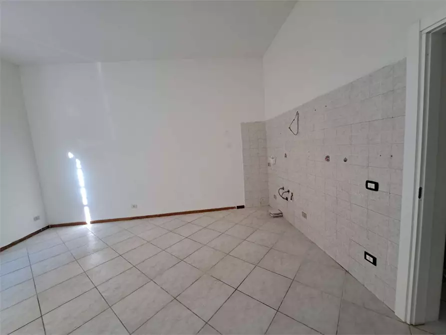 Immagine 6 di Appartamento in vendita  in via dei Mulini a Livorno