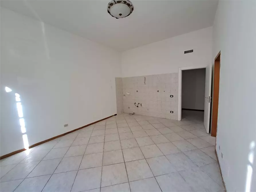 Immagine 8 di Appartamento in vendita  in via dei Mulini a Livorno