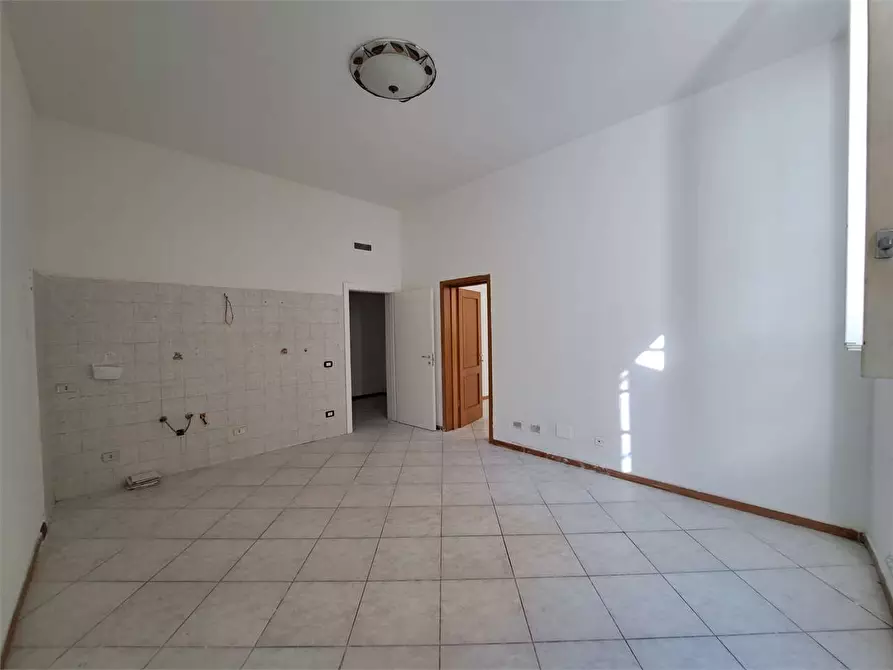 Immagine 10 di Appartamento in vendita  in via dei Mulini a Livorno