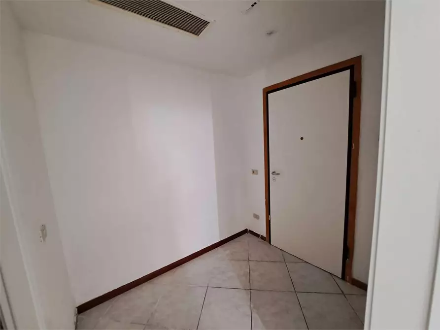 Immagine 12 di Appartamento in vendita  in via dei Mulini a Livorno