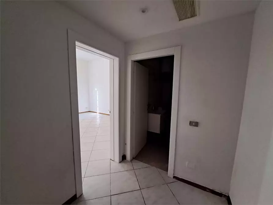 Immagine 14 di Appartamento in vendita  in via dei Mulini a Livorno