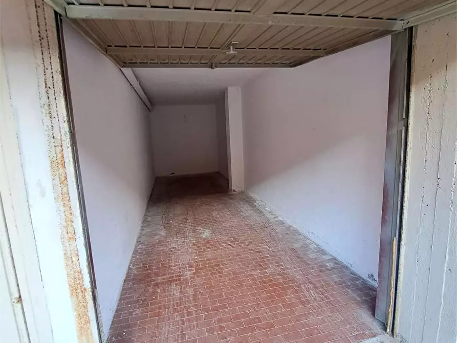 Immagine 2 di Garage in vendita  in via beppe orlandi  3 a Livorno