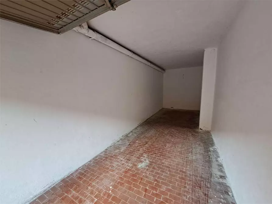 Immagine 3 di Garage in vendita  in via beppe orlandi  3 a Livorno