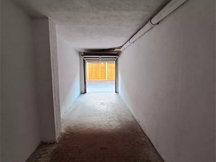 Immagine 5 di Garage in vendita  in via beppe orlandi  3 a Livorno