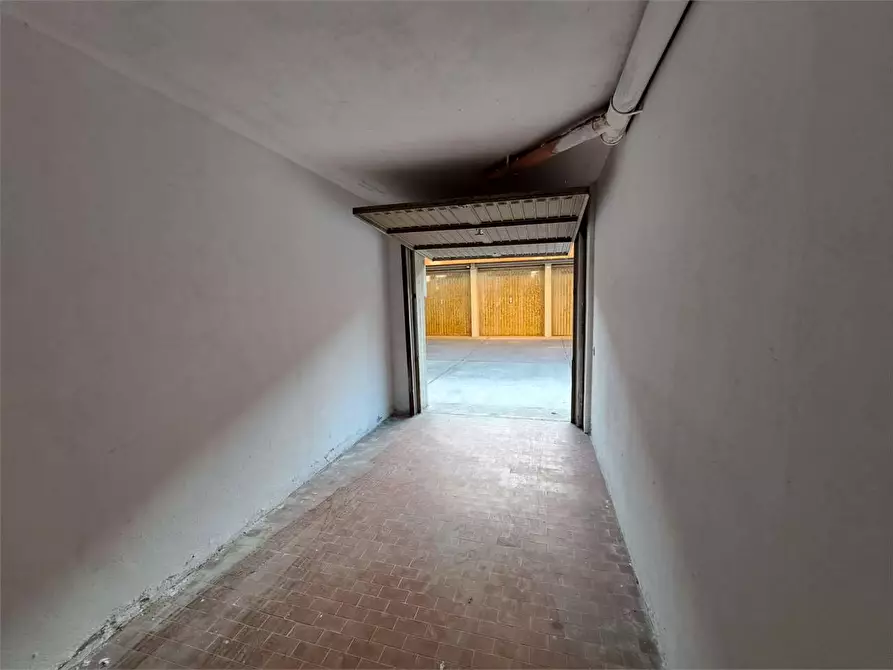 Immagine 7 di Garage in vendita  in via beppe orlandi  3 a Livorno