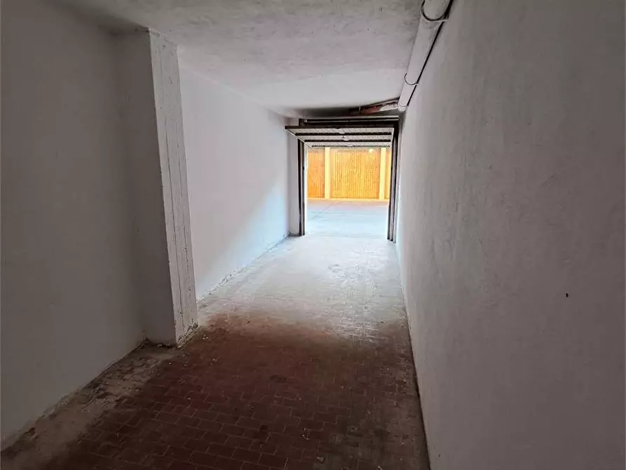 Immagine 8 di Garage in vendita  in via beppe orlandi  3 a Livorno