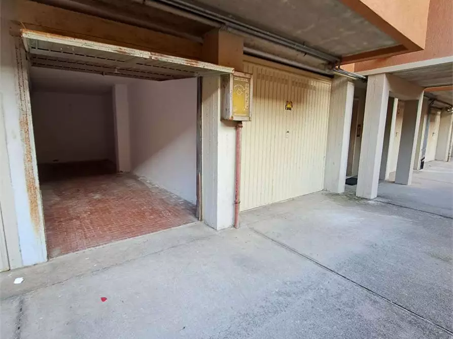 Immagine 9 di Garage in vendita  in via beppe orlandi  3 a Livorno