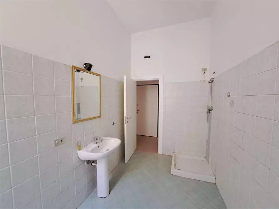 Immagine 11 di Appartamento in vendita  in via dei Mulini a Livorno