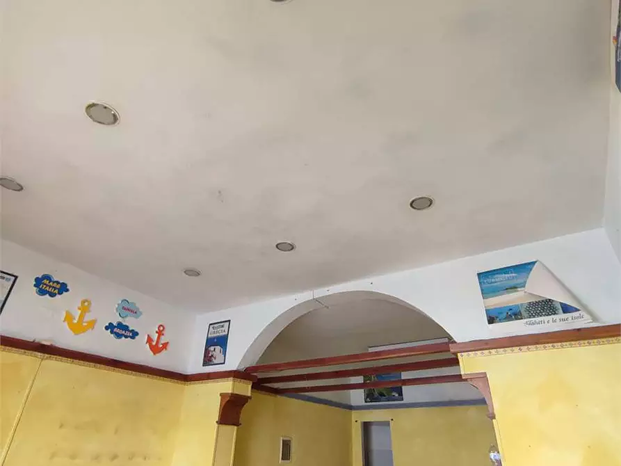 Immagine 8 di Negozio in vendita  in via Goldoni 11 a Livorno