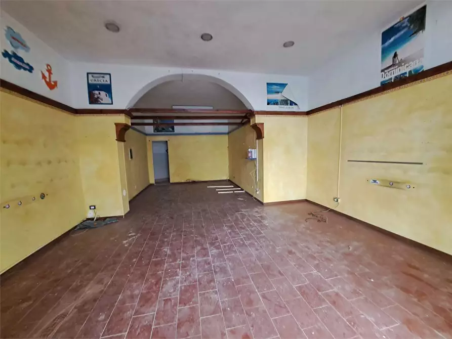 Immagine 12 di Negozio in vendita  in via Goldoni 11 a Livorno