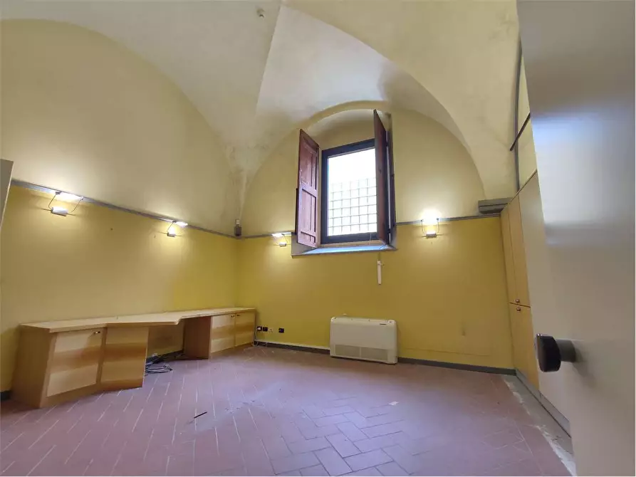 Immagine 7 di Ufficio in affitto  in SCALI DELLE PIETRE a Livorno