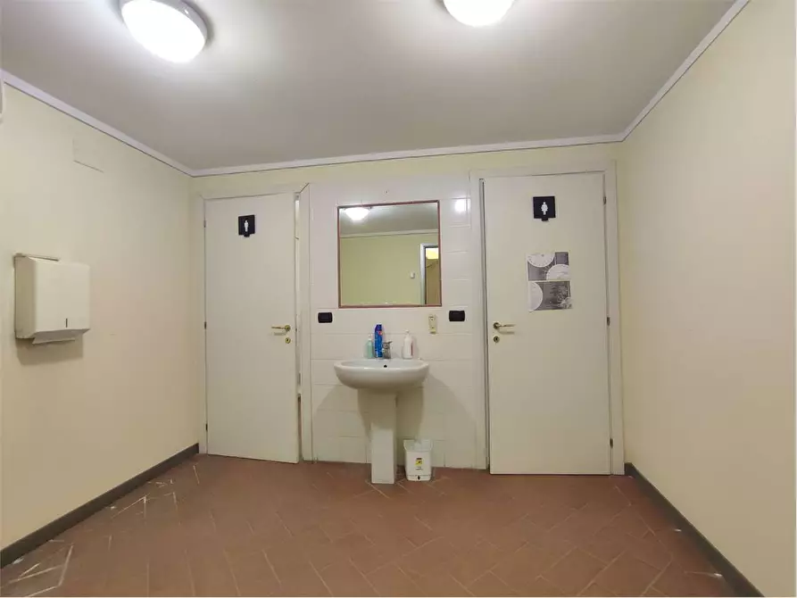 Immagine 13 di Ufficio in affitto  in SCALI DELLE PIETRE a Livorno