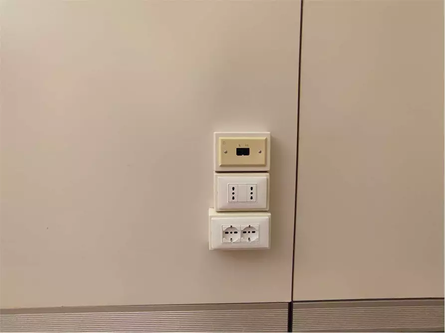 Immagine 17 di Ufficio in affitto  in SCALI DELLE PIETRE a Livorno