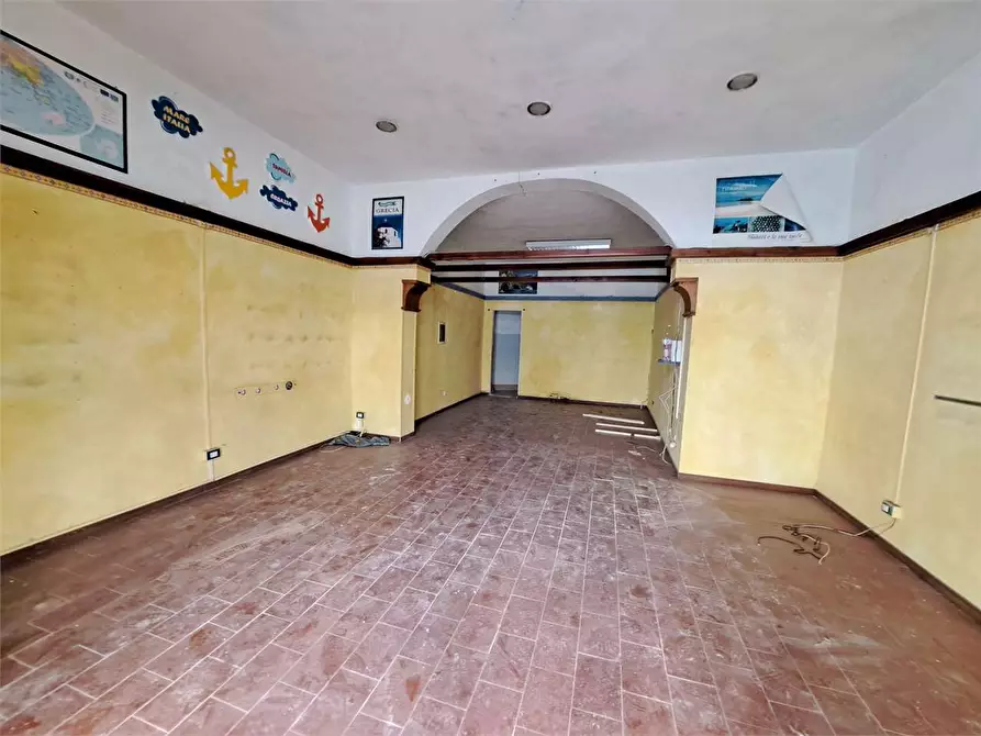 Immagine 14 di Negozio in vendita  in via Goldoni 11 a Livorno