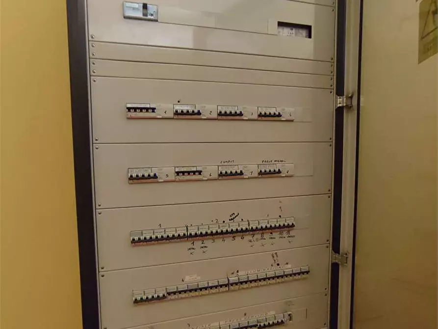 Immagine 20 di Ufficio in affitto  in SCALI DELLE PIETRE a Livorno