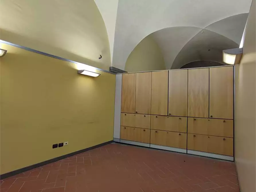 Immagine 23 di Ufficio in affitto  in SCALI DELLE PIETRE a Livorno