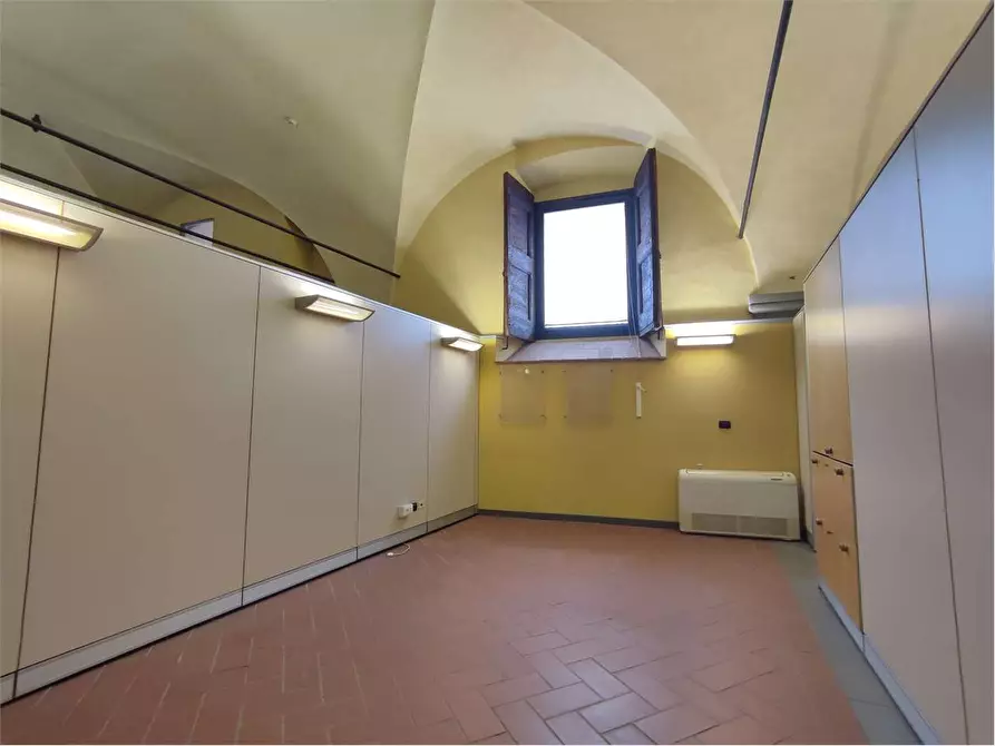 Immagine 25 di Ufficio in affitto  in SCALI DELLE PIETRE a Livorno