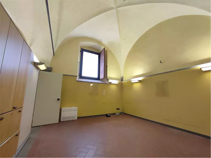 Immagine 26 di Ufficio in affitto  in SCALI DELLE PIETRE a Livorno