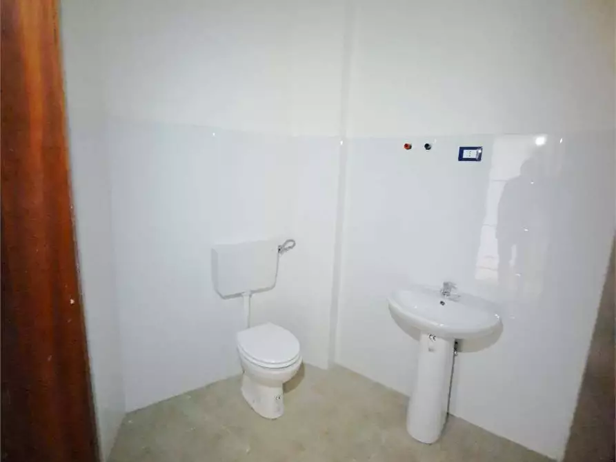 Immagine 18 di Negozio in vendita  in via Goldoni 11 a Livorno