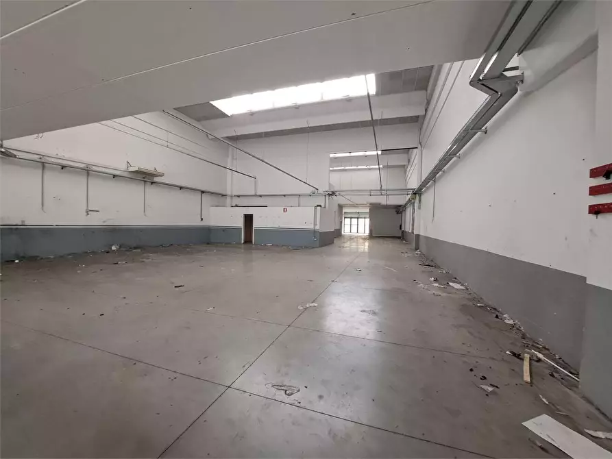 Immagine 12 di Capannone industriale in affitto  in Via Enriques 9 a Livorno