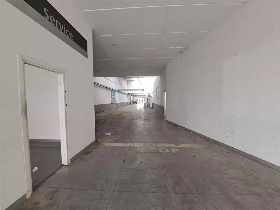 Immagine 17 di Capannone industriale in affitto  in Via Enriques 9 a Livorno