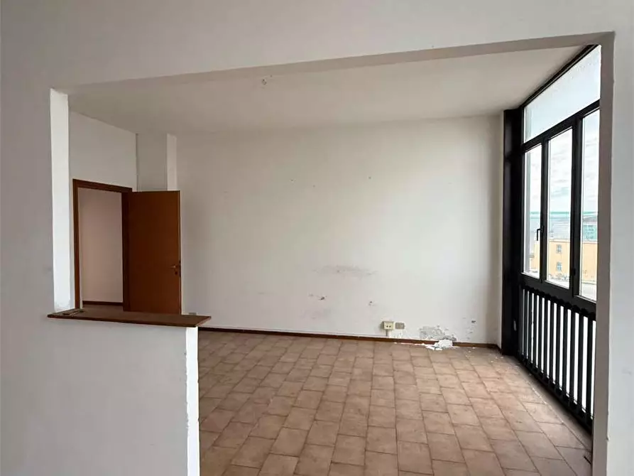 Immagine 2 di Ufficio in affitto  in via Donegani a Livorno