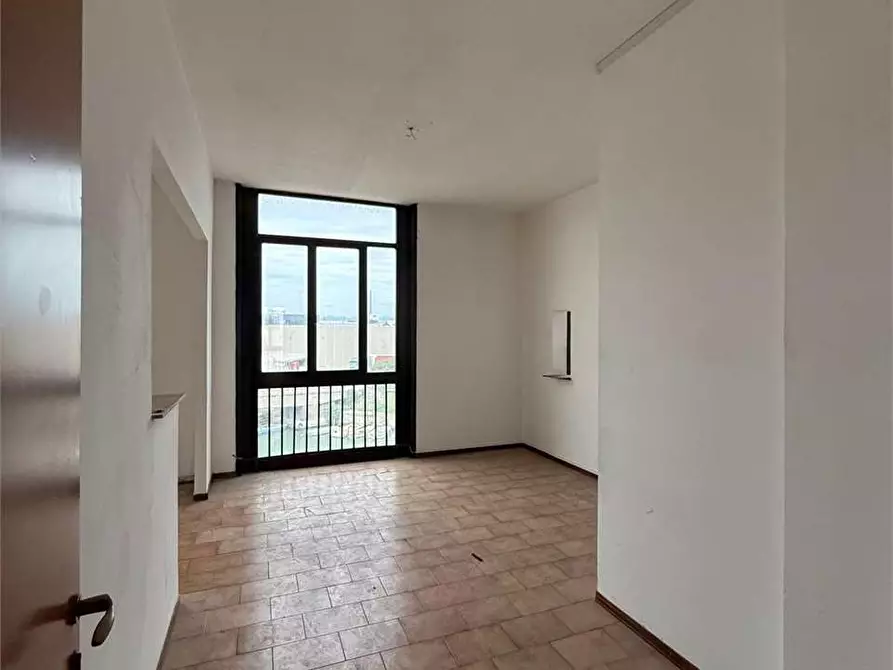 Immagine 3 di Ufficio in affitto  in via Donegani a Livorno