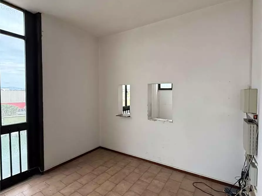 Immagine 4 di Ufficio in affitto  in via Donegani a Livorno