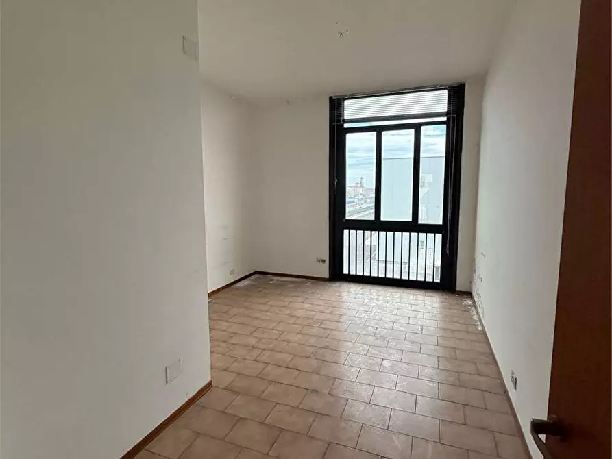 Immagine 7 di Ufficio in affitto  in via Donegani a Livorno