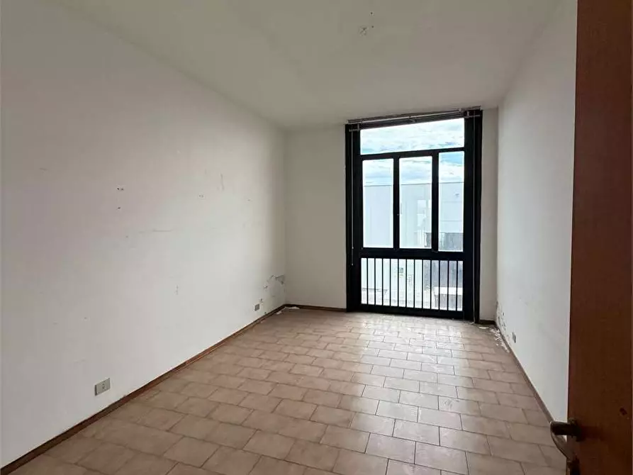 Immagine 9 di Ufficio in affitto  in via Donegani a Livorno