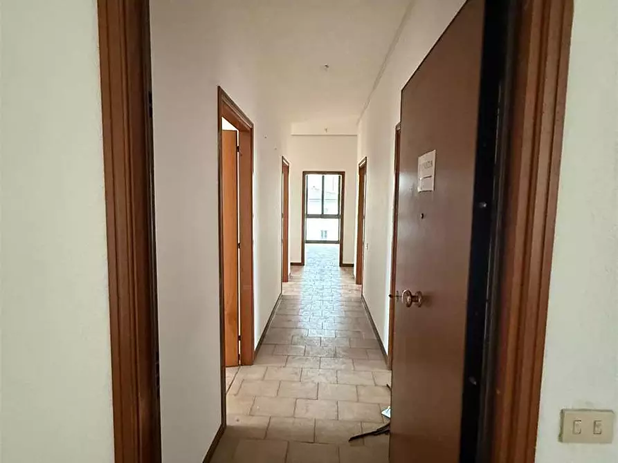 Immagine 10 di Ufficio in affitto  in via Donegani a Livorno