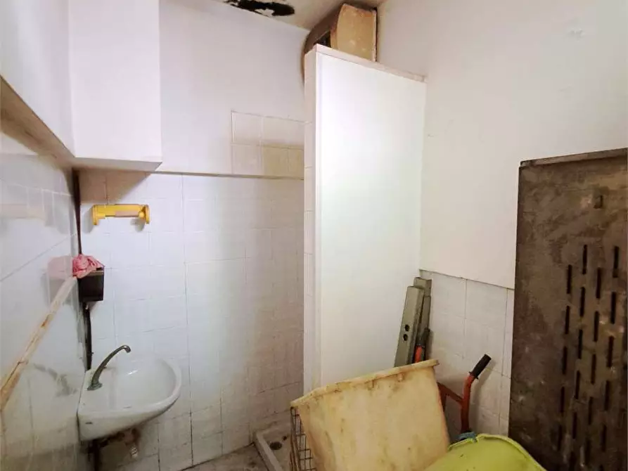 Immagine 22 di Negozio in vendita  a Livorno