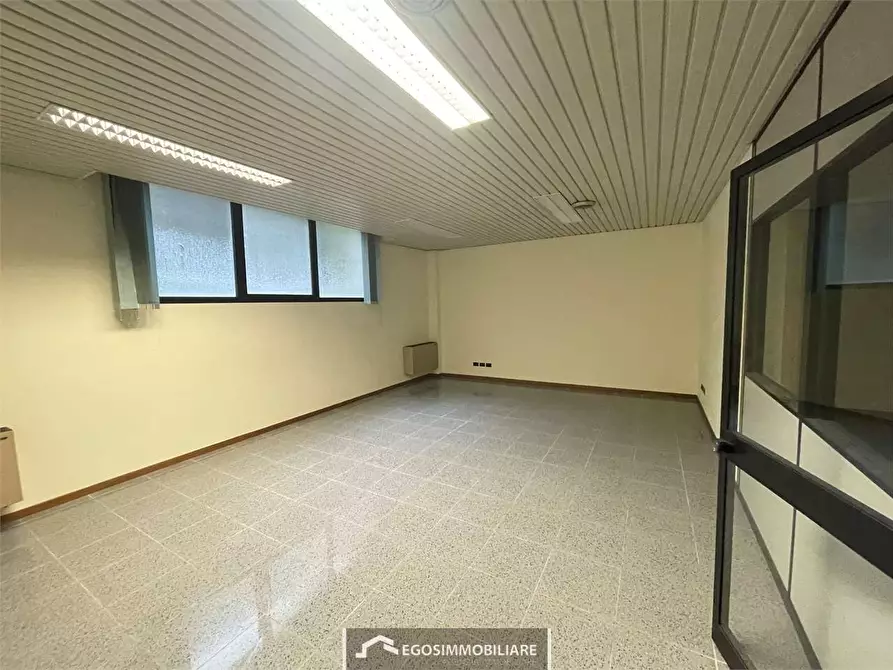 Immagine 1 di Ufficio in affitto  in Via Guglielmo Marconi  133 a Desenzano Del Garda