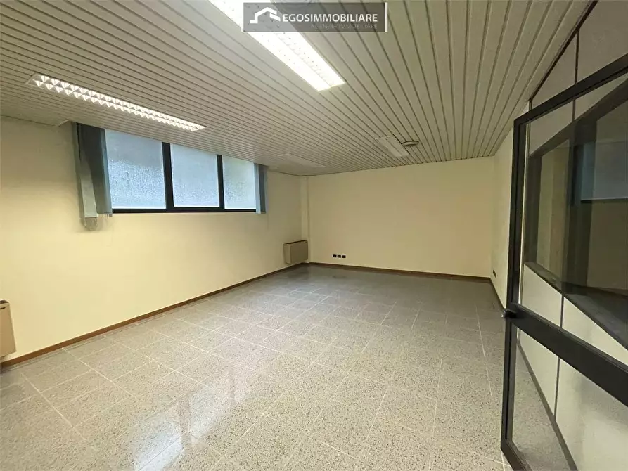 Immagine 1 di Ufficio in affitto  in Via Guglielmo Marconi  133 a Desenzano Del Garda