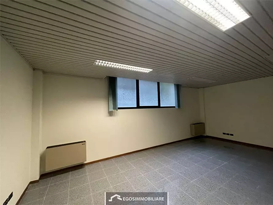 Immagine 2 di Ufficio in affitto  in Via Guglielmo Marconi  133 a Desenzano Del Garda